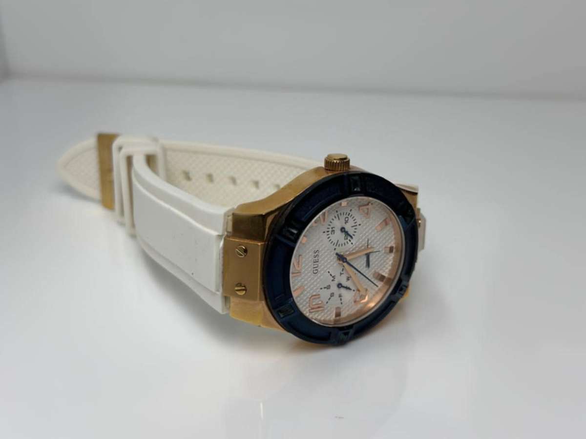 Guess Jet Setter White Dial White Rubber Strap Watch for Ladies