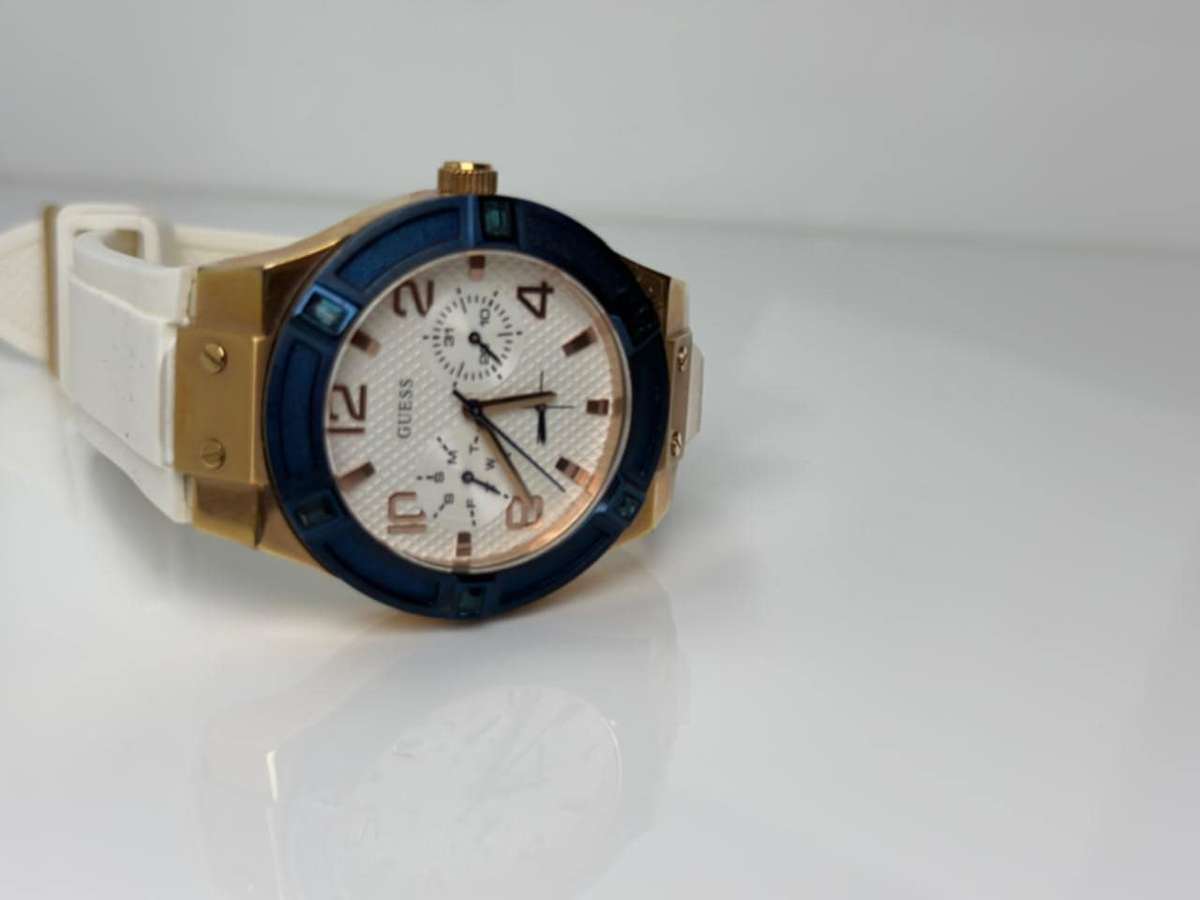 Guess Jet Setter White Dial White Rubber Strap Watch for Ladies