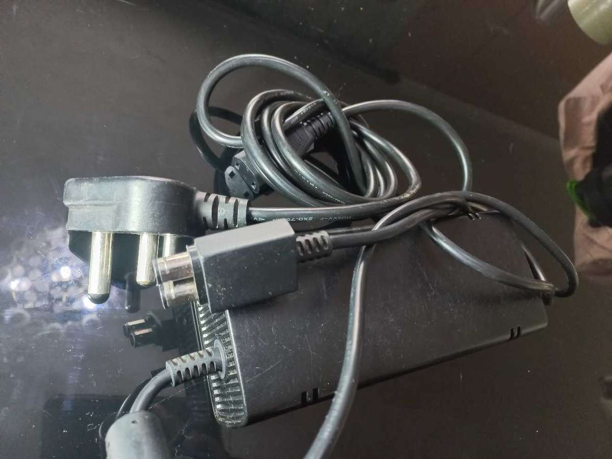 Xbox 360 S Console model 1439 with 2 Controllers