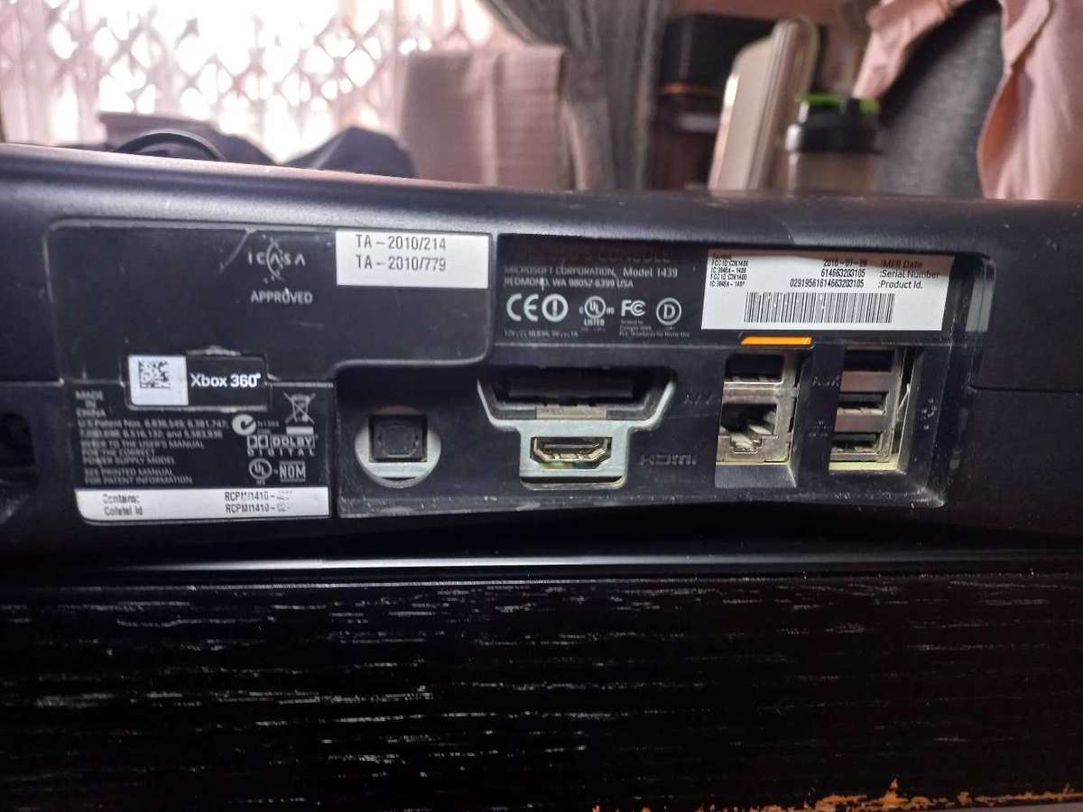 Xbox 360 S Console model 1439 with 2 Controllers