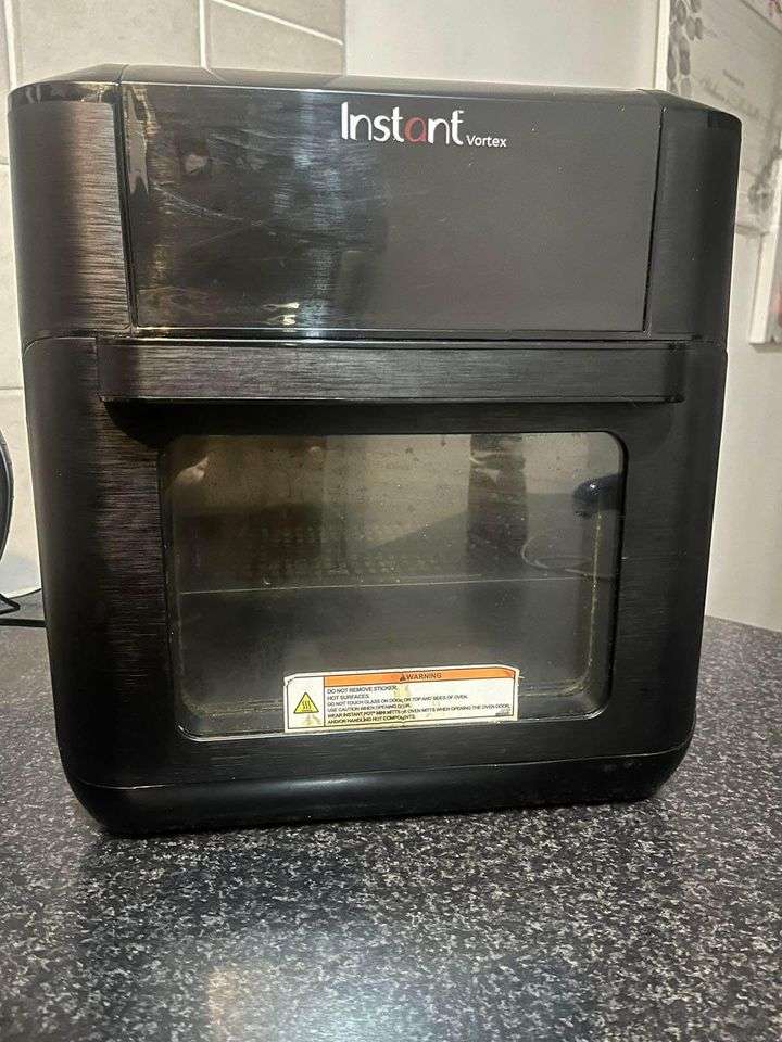 Instant Vortex 7-in-1 Airfryer - Needs Minor Repair
