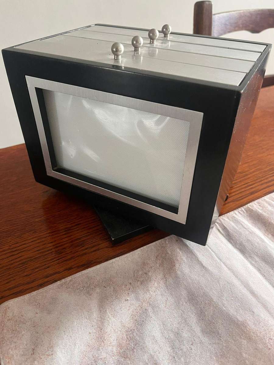 Rotating Magnetic Photo Display Holder  Holds Up to 40 Photos per Slide