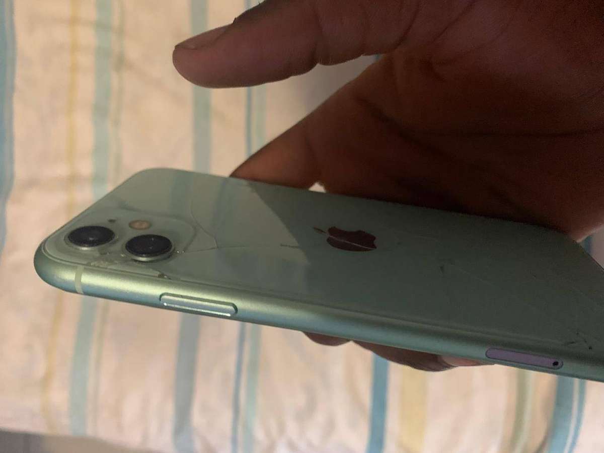 Apple iPhone 11 64GB Smartphone - Secondhand