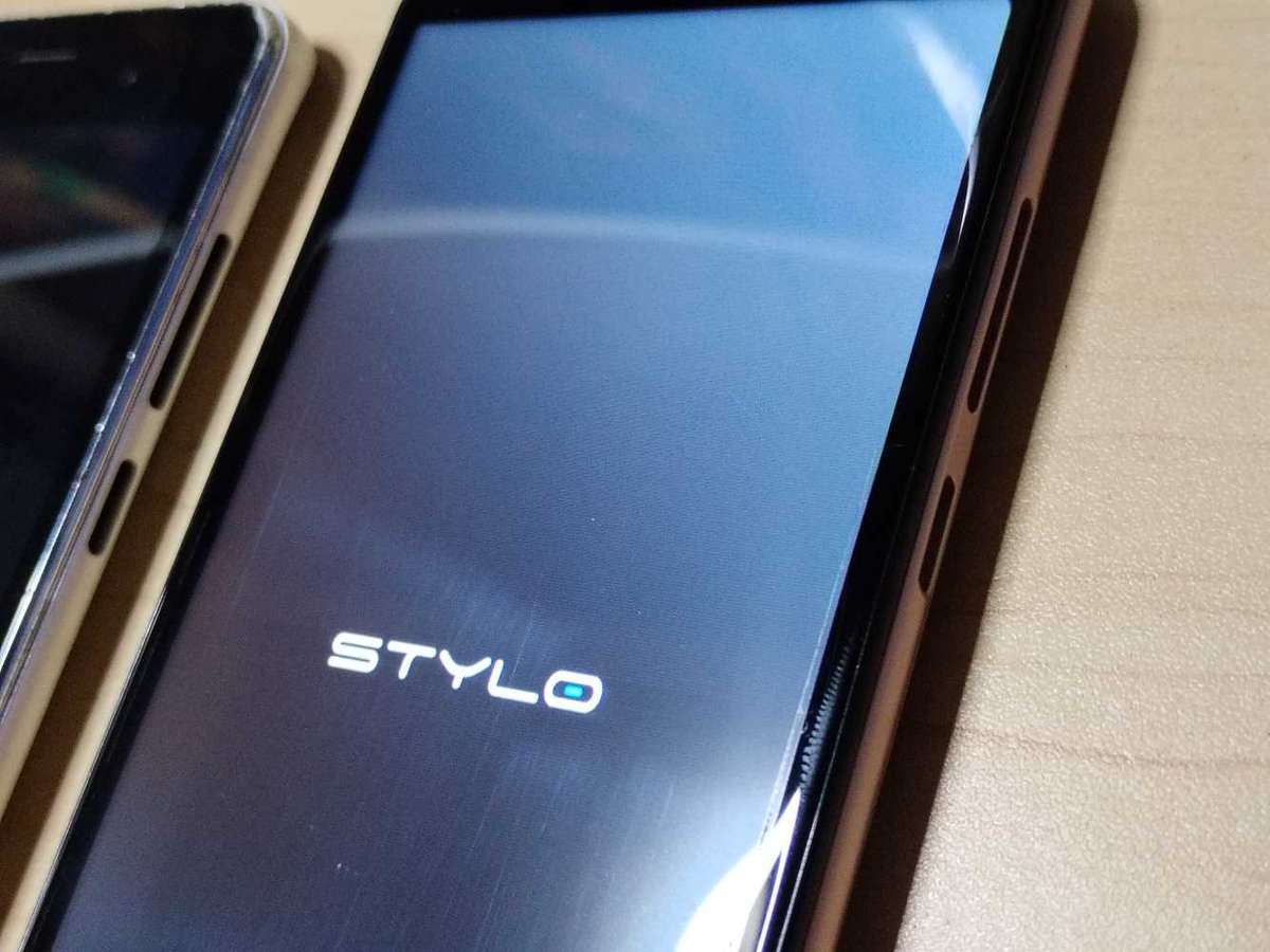2x phones (  mobicel / stylo)