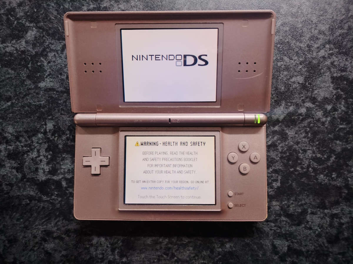 Nintendo Ds lite (with pen)