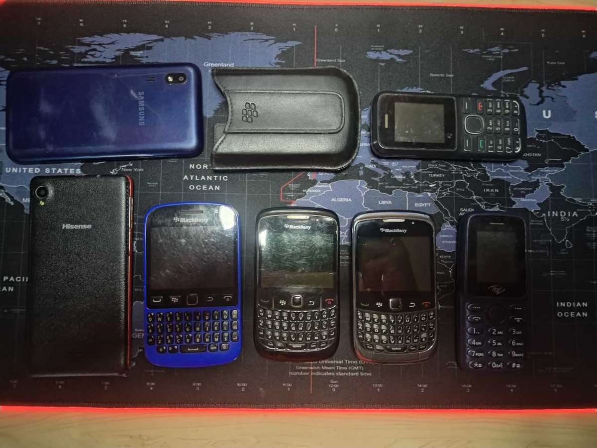 Lot of Phones  ( as is)