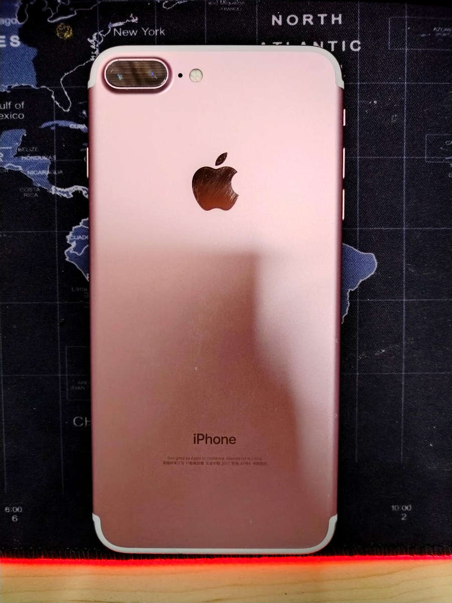 IPhone 7 plus pink ( 128gb)