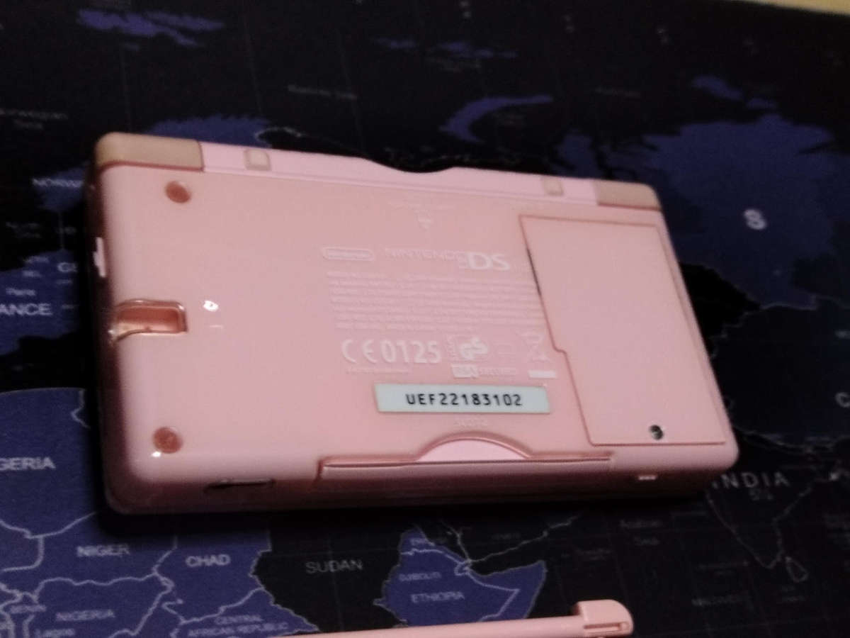 Nintendo ds lite ( pink) with charger