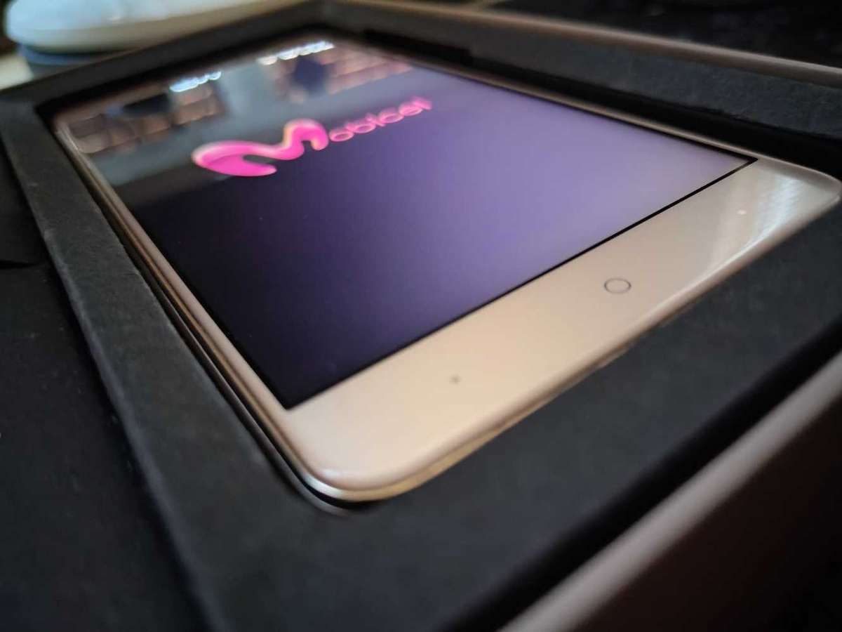 Mobicel R3 smart phone