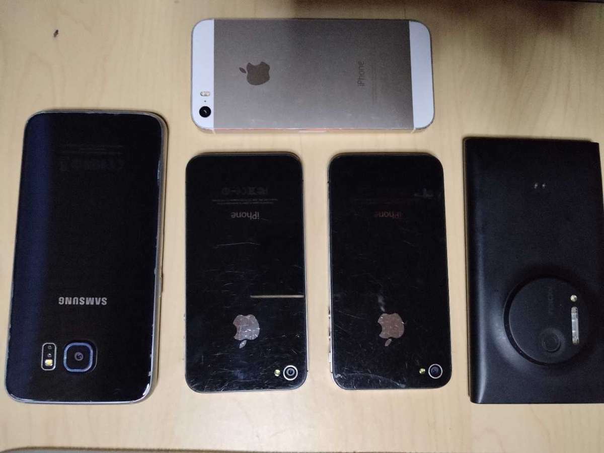 Lot of phones ( read description)
