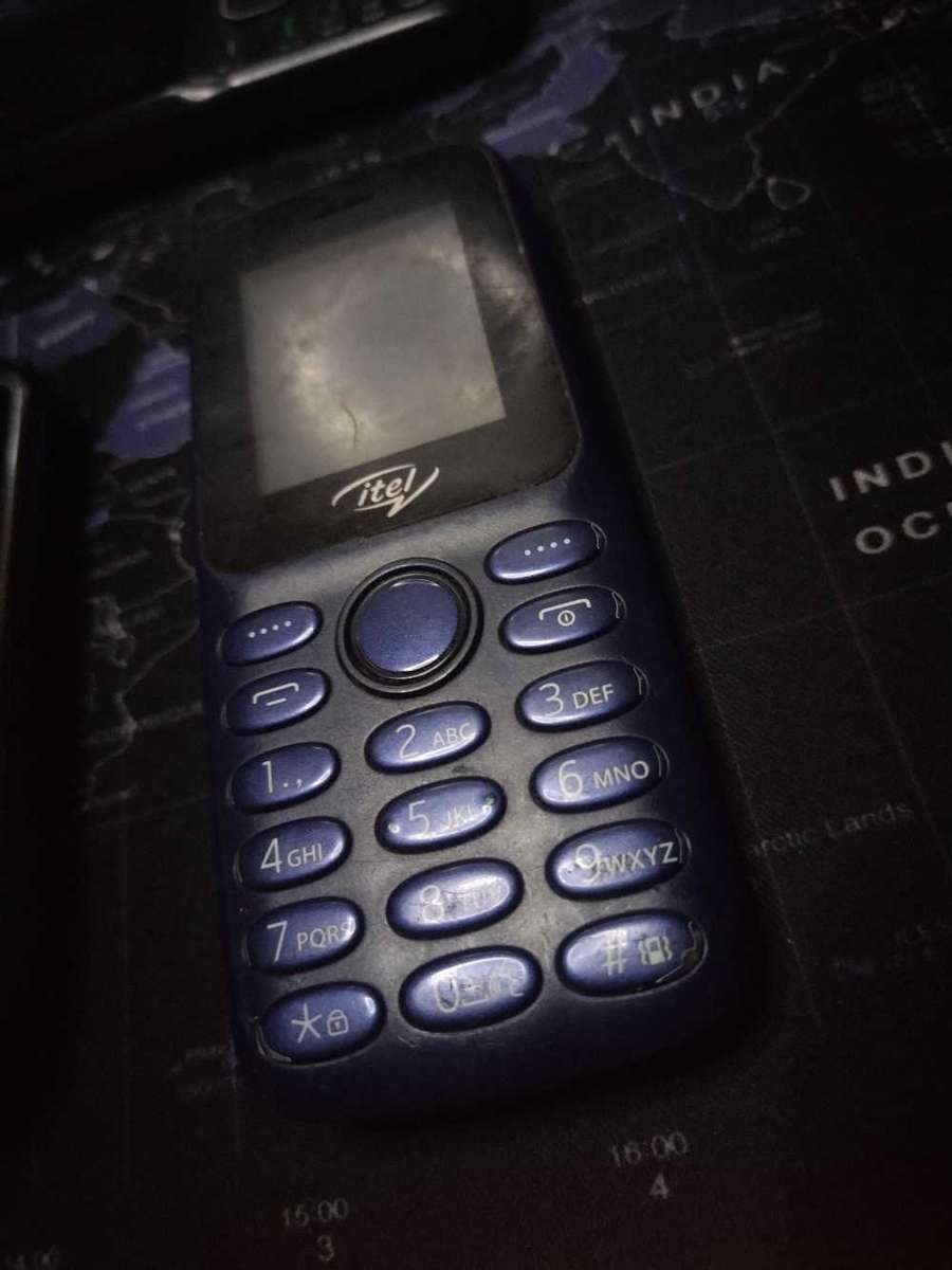 Lot of Phones  ( as is)