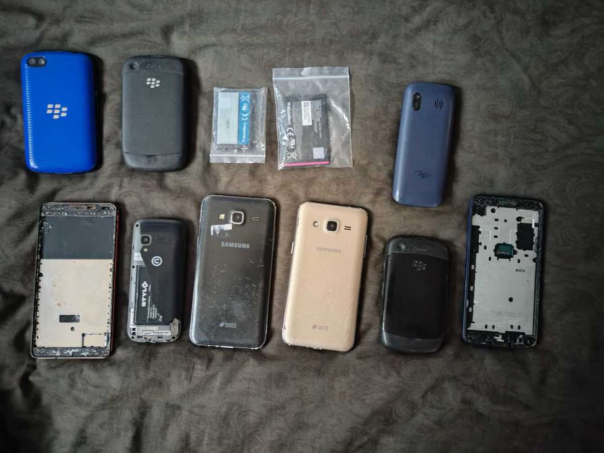 Lot of Phones  ( as is)