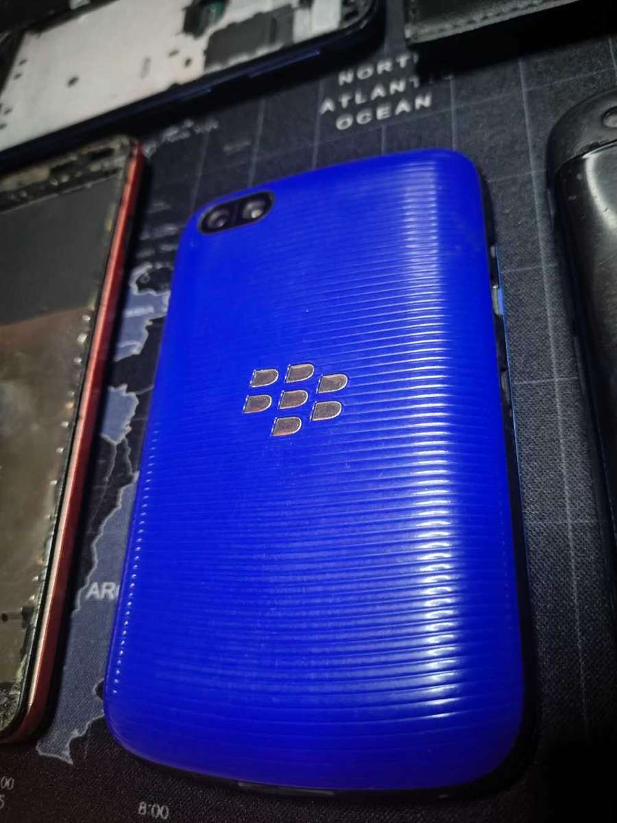 Lot of Phones  ( as is)