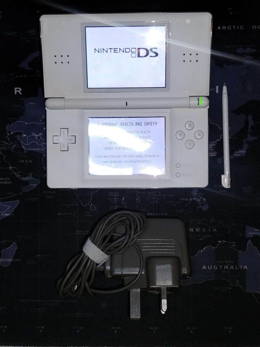 Nintendo ds lite ( white) with charger