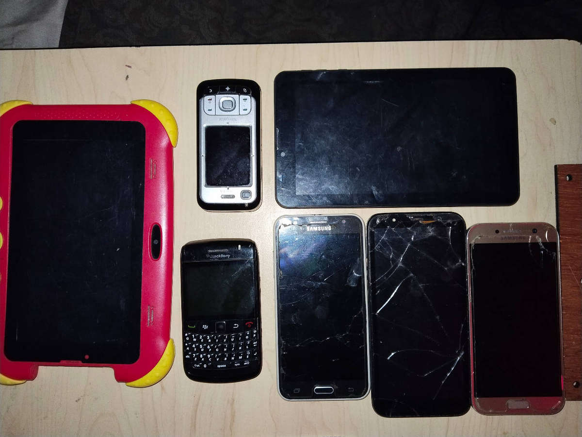 Lot of phones ( as is ) make offer