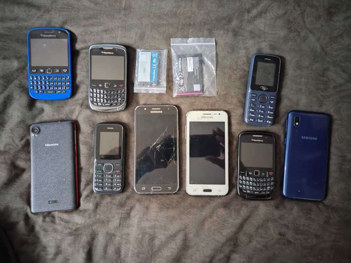 Lot of Phones  ( as is)