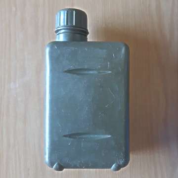 S.A.D.F 2 Litre Green/Recce Water Bottle - No Cracks Or Holes.