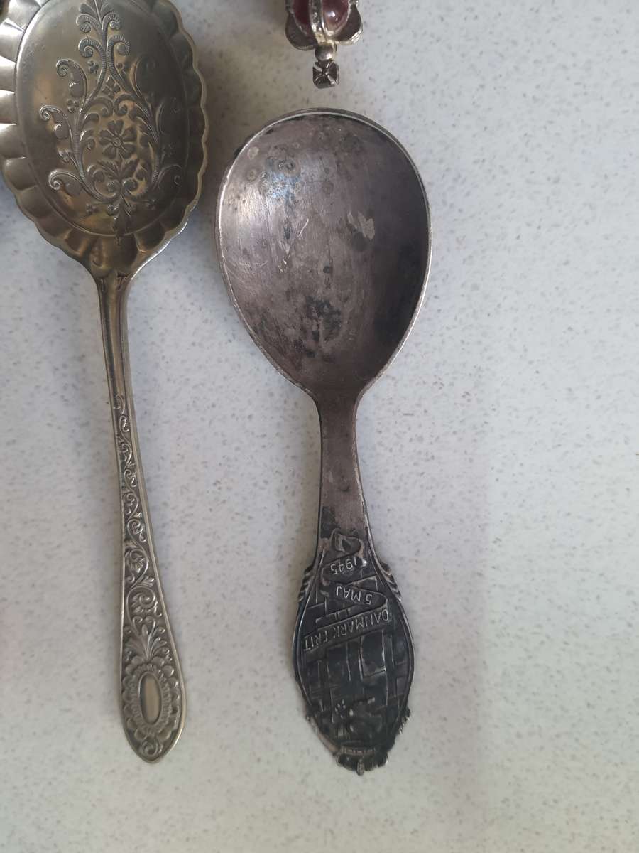STUNNING ANTIQUE AND VINTAGE SPOONS UP FOR GRABS