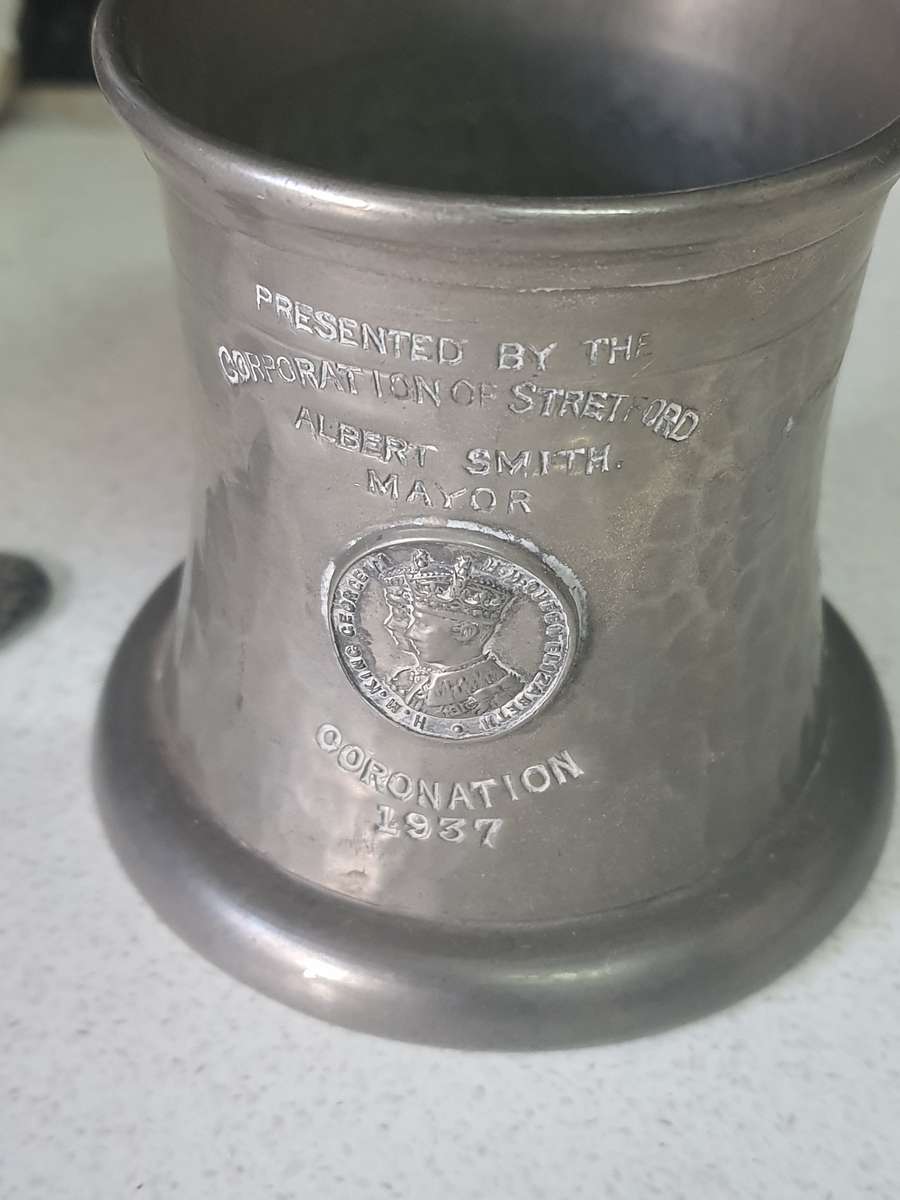 STUNNING SET OF SPOONS AND ENGLISH FINE PWETER MUGS - CORRENATION MUGS