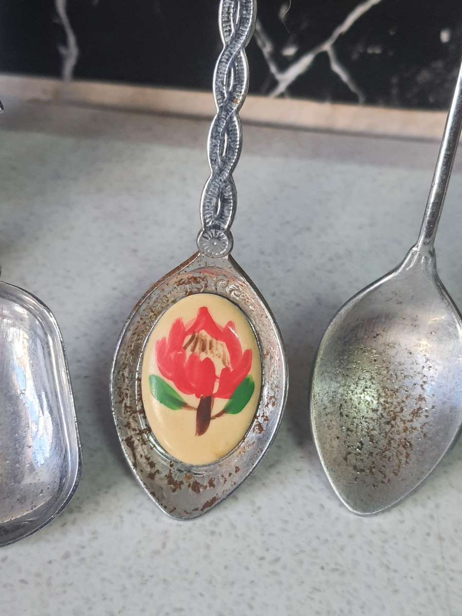 STUNNING SET OF OLD SPOONS WITH SPOON RACK - BID NOW !