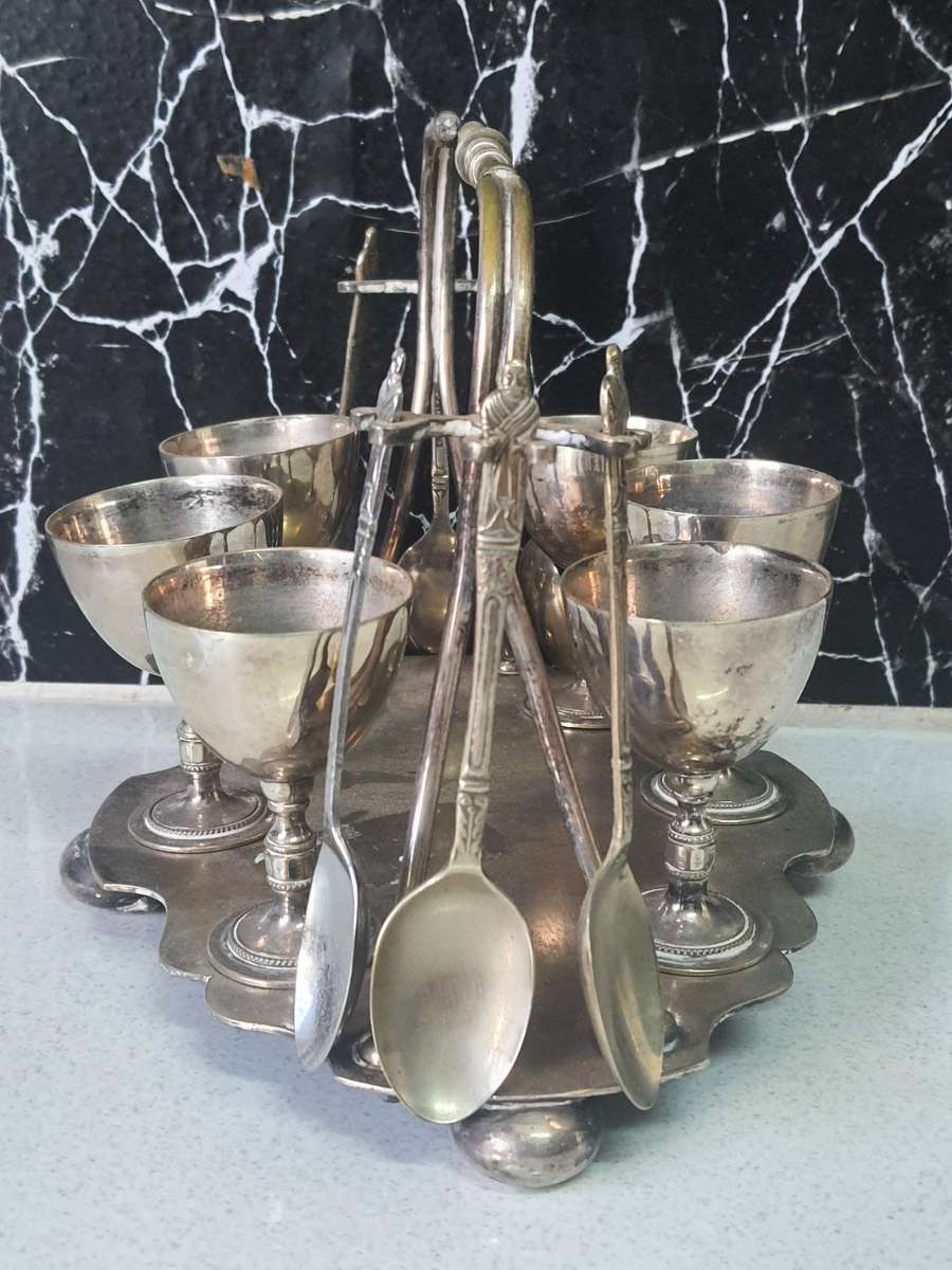 STAMPED - STUNNING APOSTLE SPOON AND EGG TRAY SET