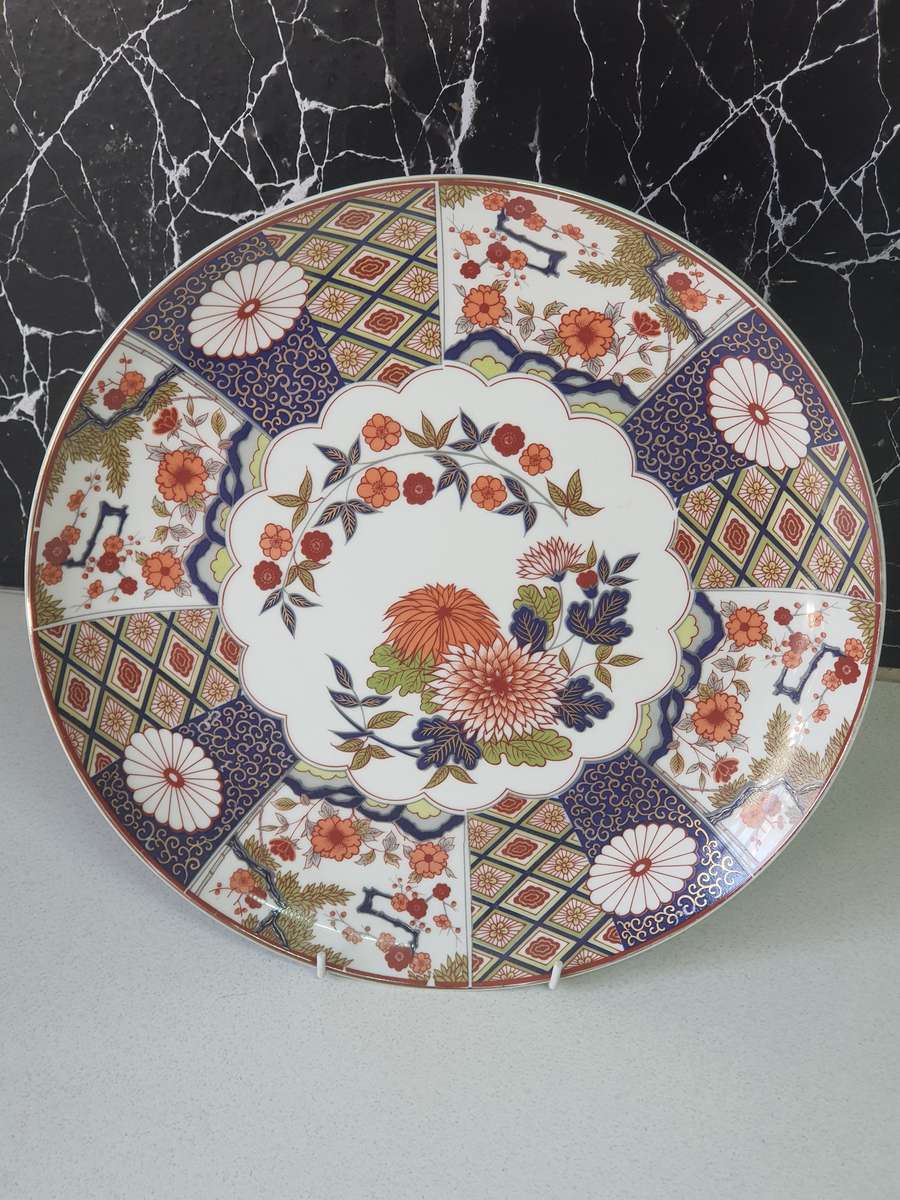 LARGE - JAPANESE IMARI PLATE - IN STUNNING CONDITION!