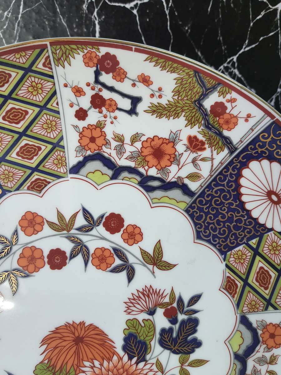 LARGE - JAPANESE IMARI PLATE - IN STUNNING CONDITION!