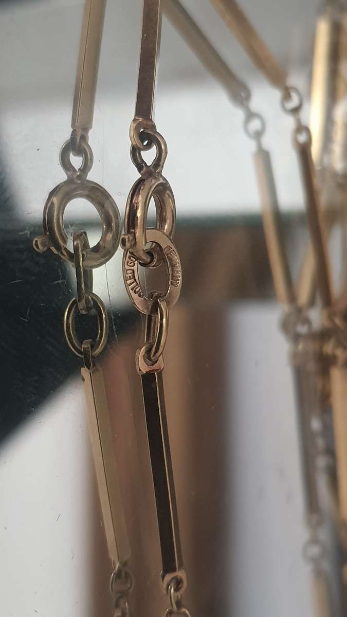 STUNNING WOMANS FINE JEWELERY NECKLACE - STAMPED - AMRIK - ROLLED GOLD