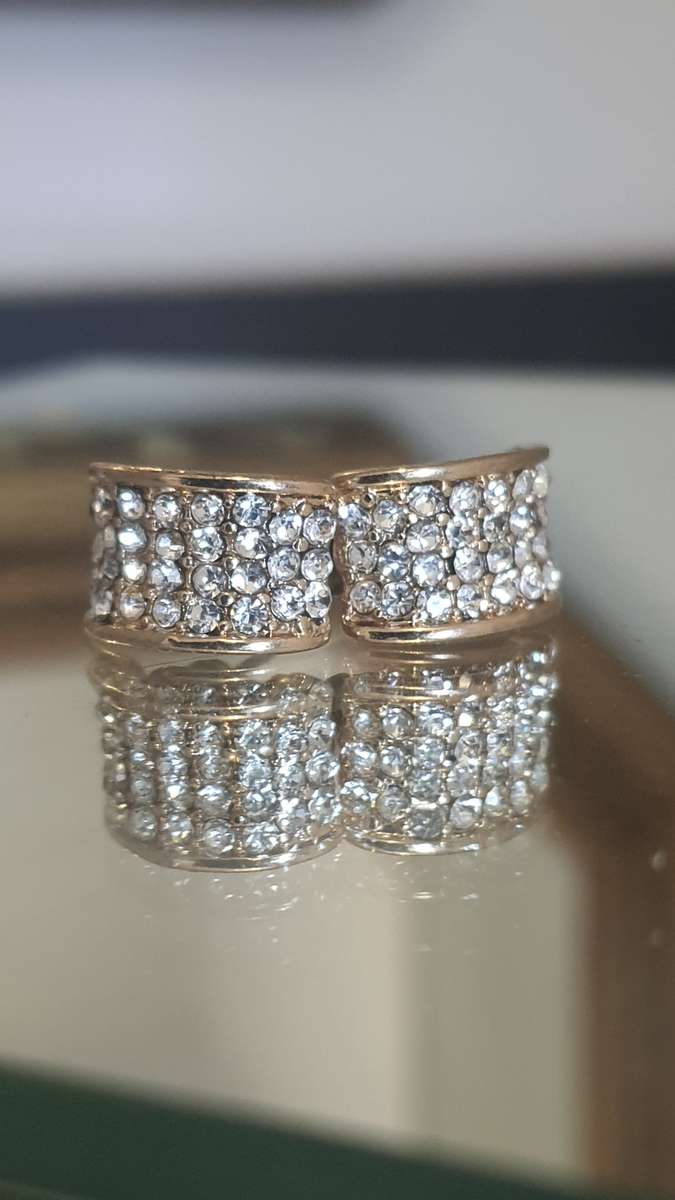 STUNNING PAIR OF VINTAGE WOMANS EARINGS - MEDIUM UNKNOWN.