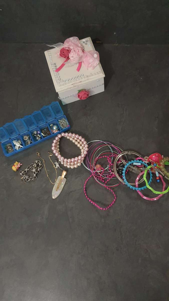 SMALL AND FINE COSMETIC JOB LOT