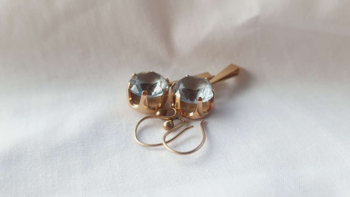 1930's Antique Yellow Gold 9CT Natural Gut Aquamarine earrings - 5.2 Grams - exactly 2.6 grams each