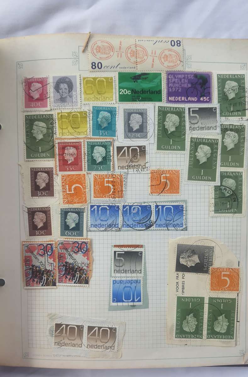 #10 COLLECTORS STAMP WORLD ALBUM UP FOR GRABS
