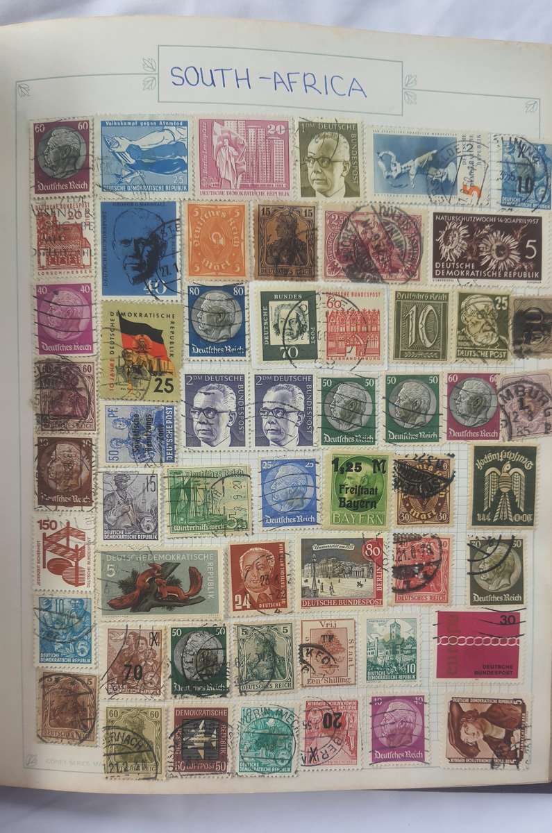 #10 COLLECTORS STAMP WORLD ALBUM UP FOR GRABS