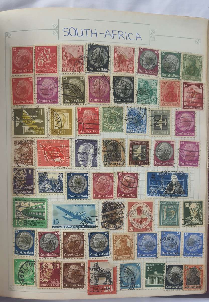 #10 COLLECTORS STAMP WORLD ALBUM UP FOR GRABS