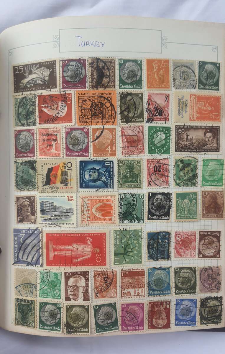 #10 COLLECTORS STAMP WORLD ALBUM UP FOR GRABS