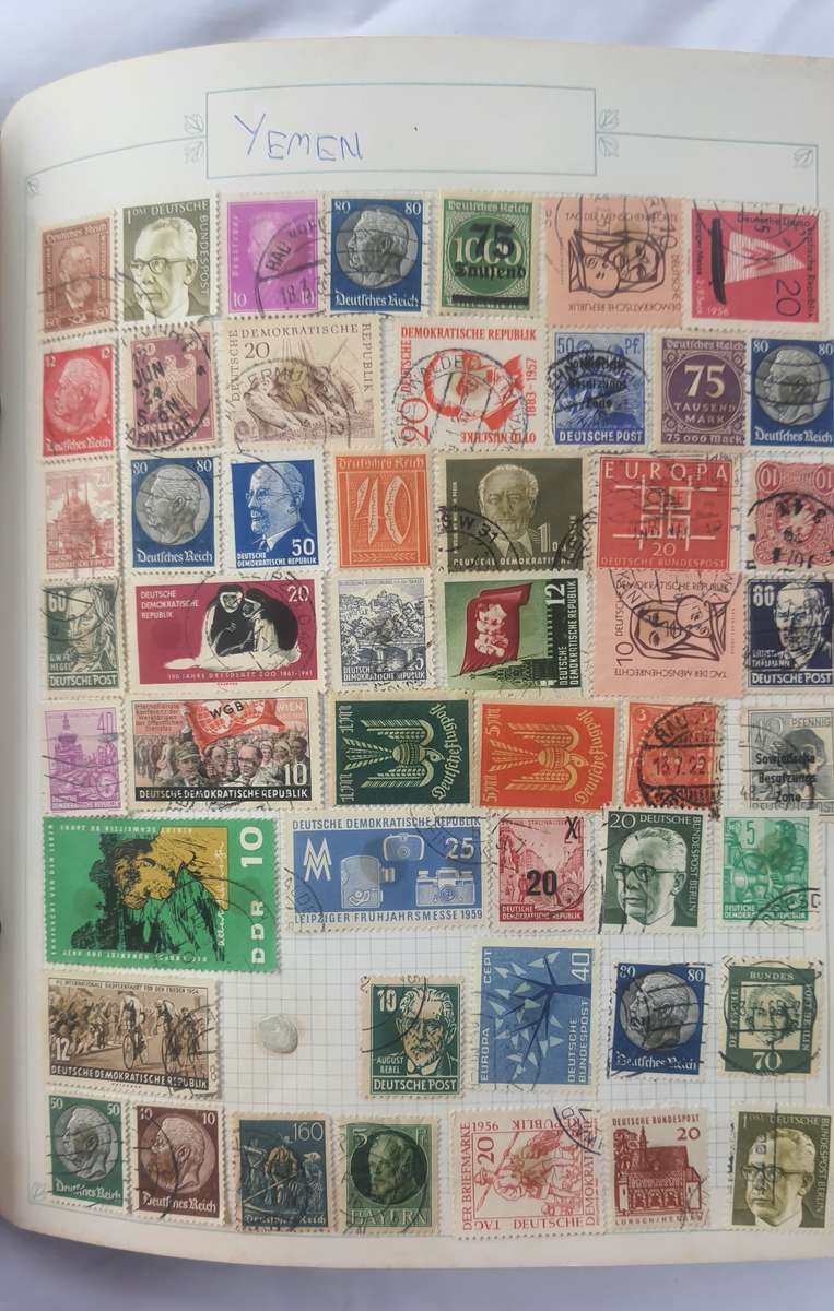 #10 COLLECTORS STAMP WORLD ALBUM UP FOR GRABS
