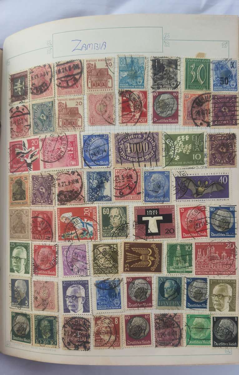 #10 COLLECTORS STAMP WORLD ALBUM UP FOR GRABS