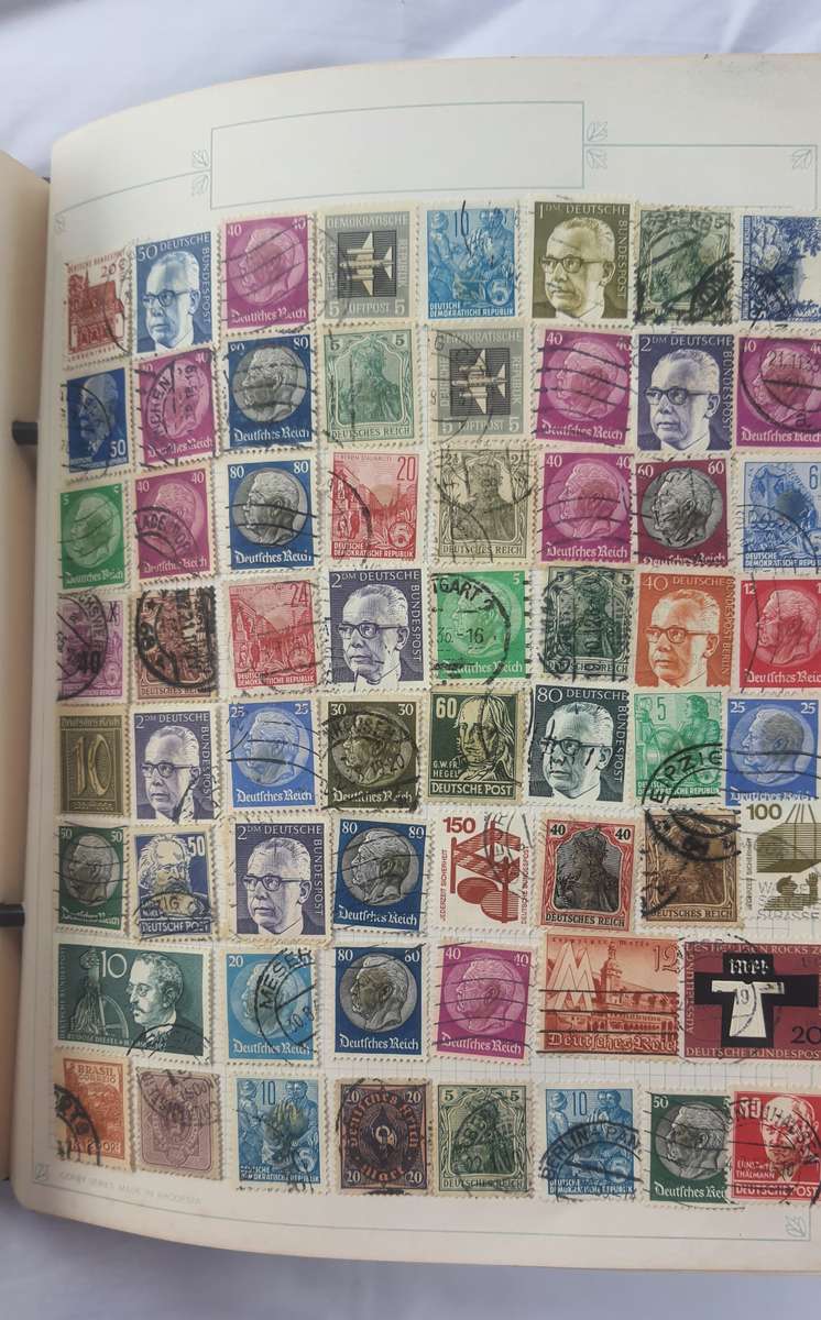#10 COLLECTORS STAMP WORLD ALBUM UP FOR GRABS