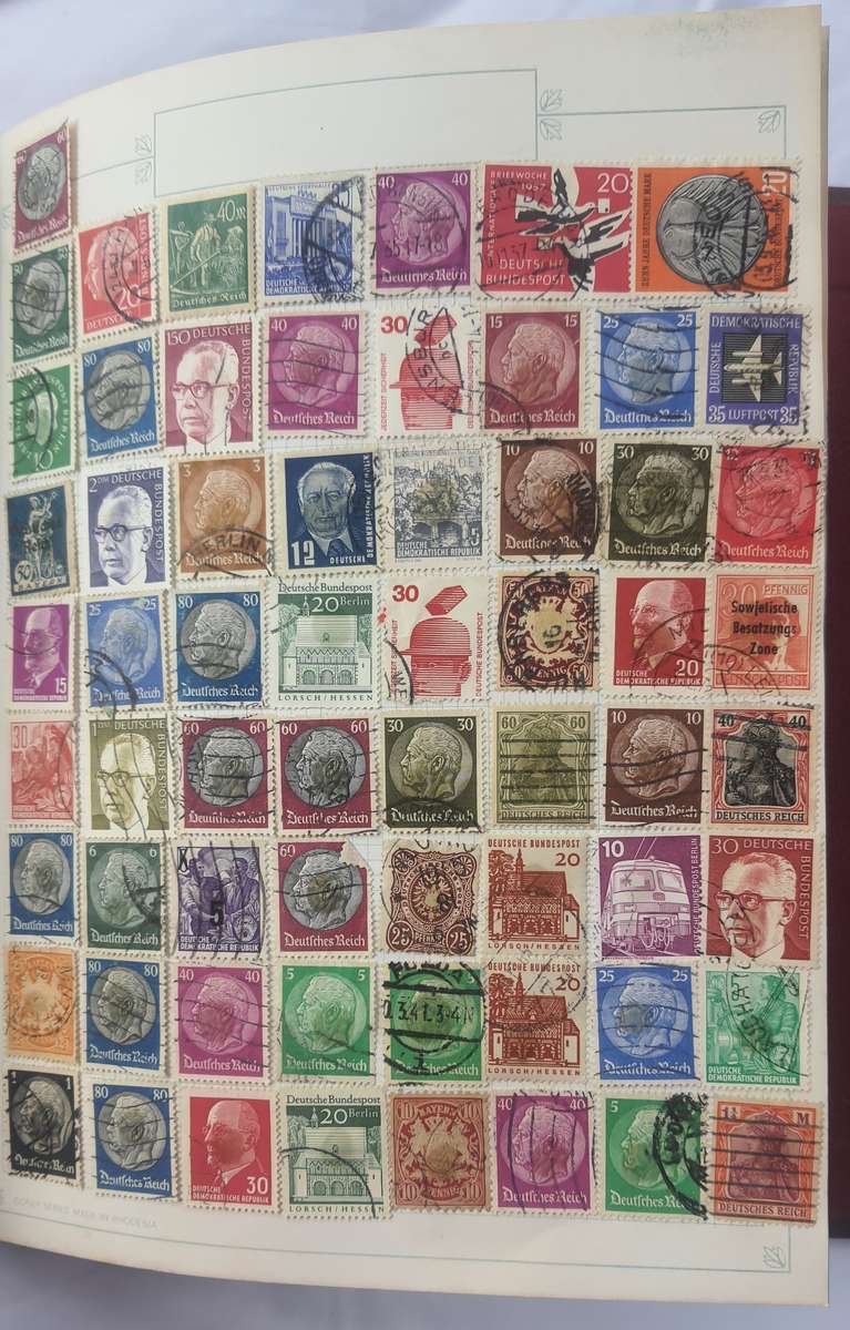 #10 COLLECTORS STAMP WORLD ALBUM UP FOR GRABS