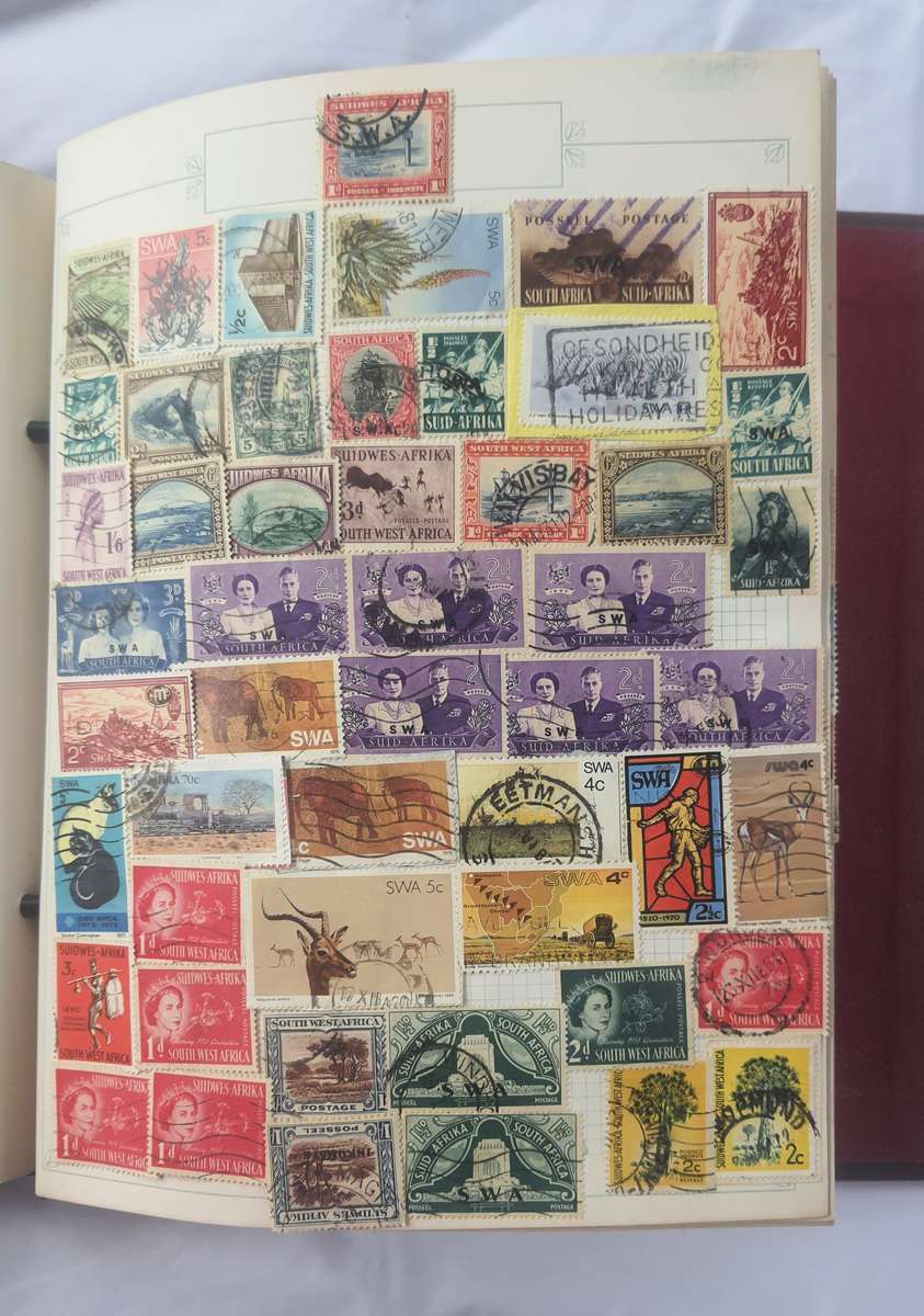 #10 COLLECTORS STAMP WORLD ALBUM UP FOR GRABS