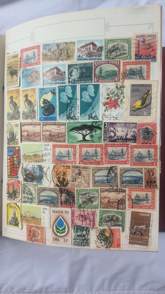 #10 COLLECTORS STAMP WORLD ALBUM UP FOR GRABS
