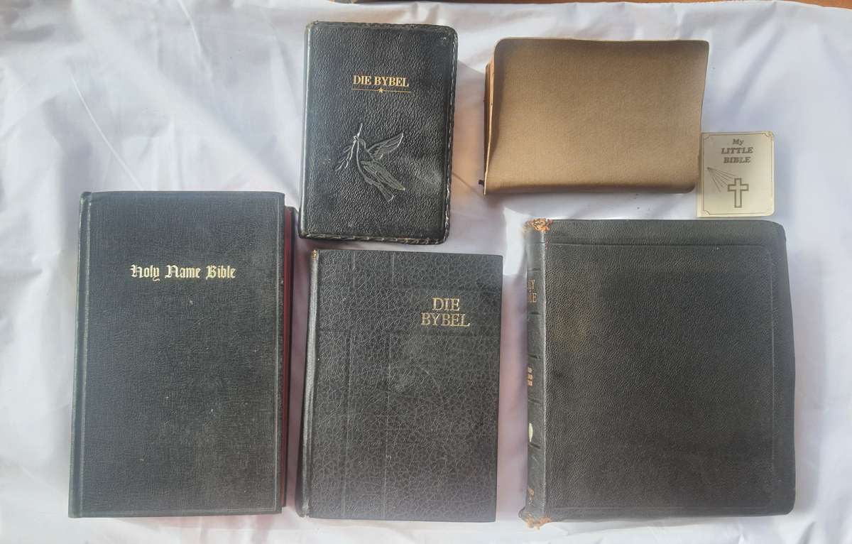 #14 - SCARES OLD JOB LOTT OF BIBLES - ONE WITH MOROCAN LEATHER BINDING