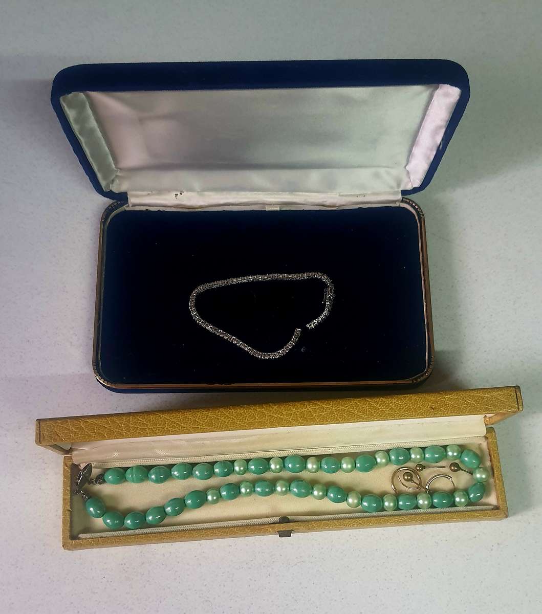 VINTAGE BROKEN 925 SILVER PRINCESS BRACELET - VINTAGE GREEN PEARL NECKLACE AND LOOSE GOLDEN EARINGS