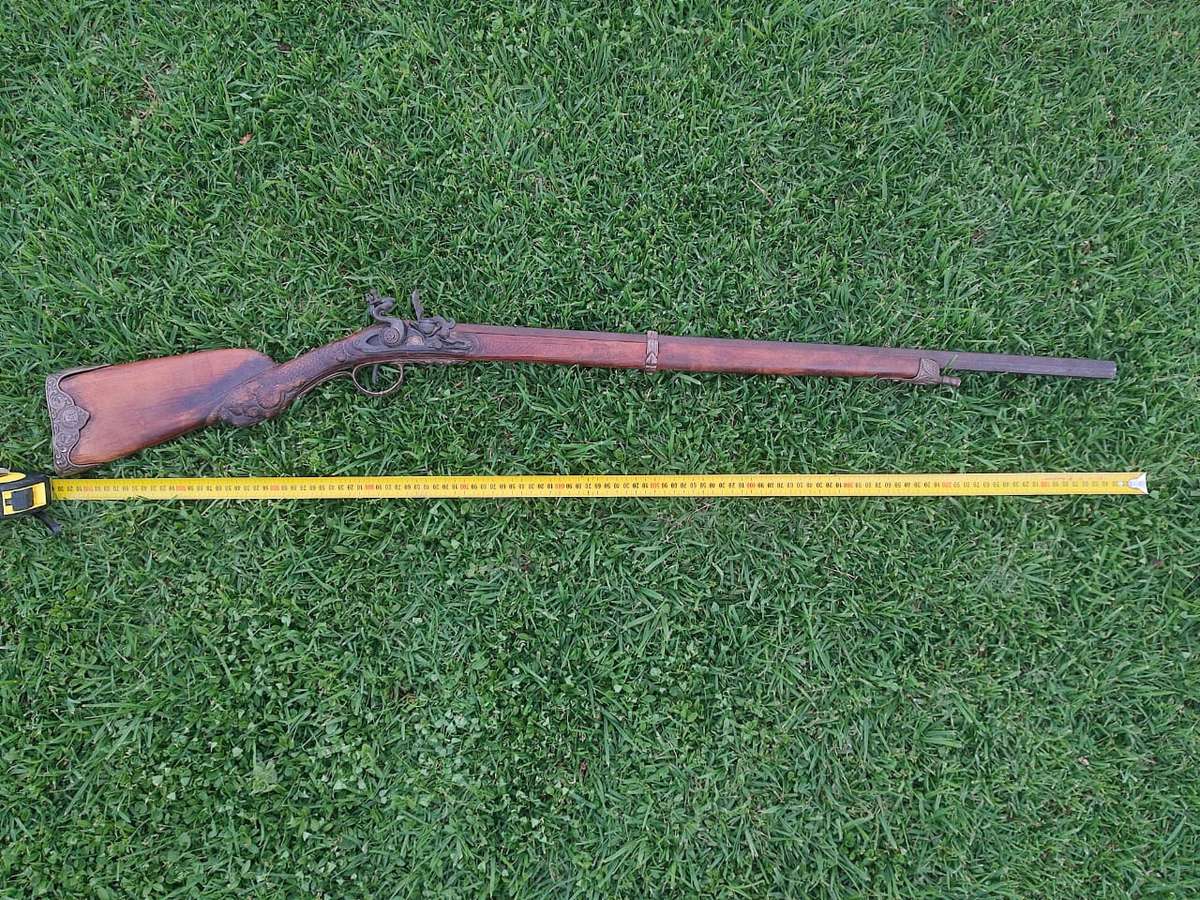 PARIS FLINTLOCK - 1.1 METER - LET THE PICTURES SPEAK FOR THEMSELF! Bid now to avoid disappointment!