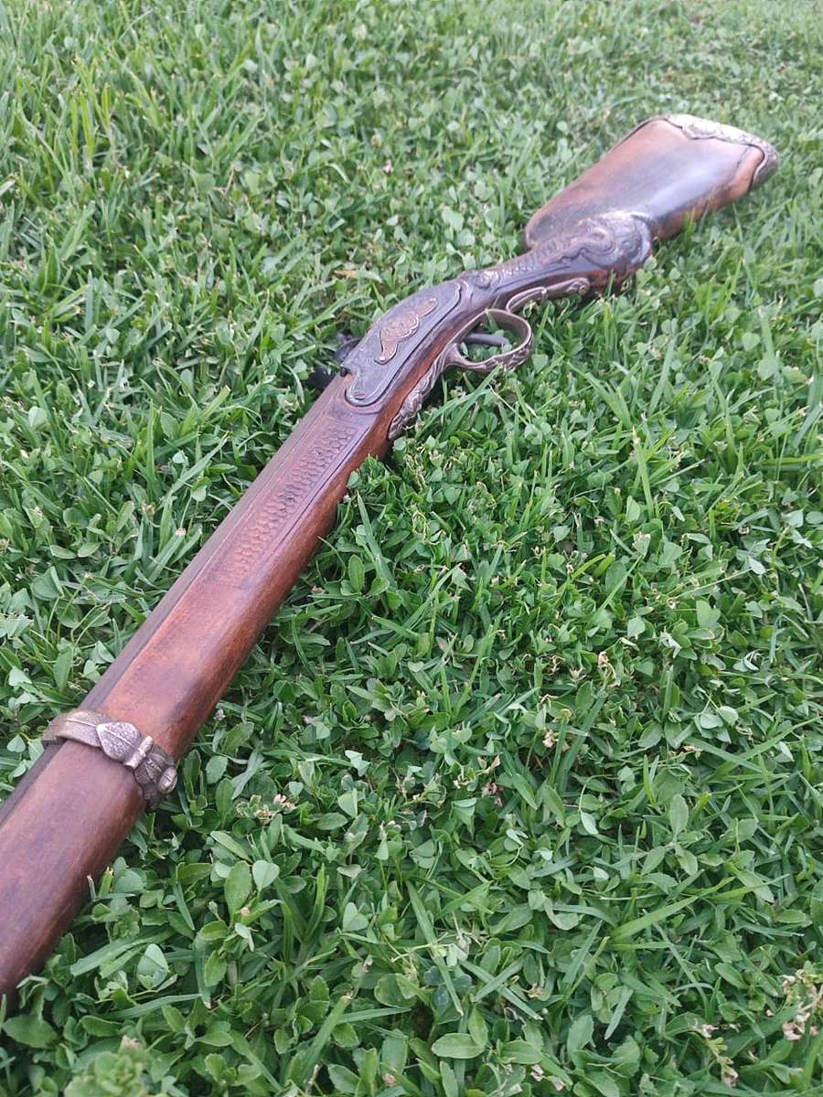 PARIS FLINTLOCK - 1.1 METER - LET THE PICTURES SPEAK FOR THEMSELF! Bid now to avoid disappointment!