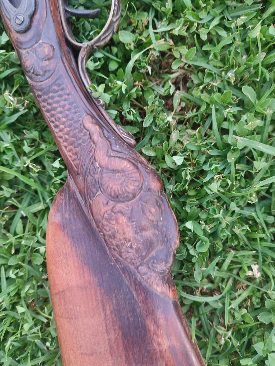 PARIS FLINTLOCK - 1.1 METER - LET THE PICTURES SPEAK FOR THEMSELF! Bid now to avoid disappointment!