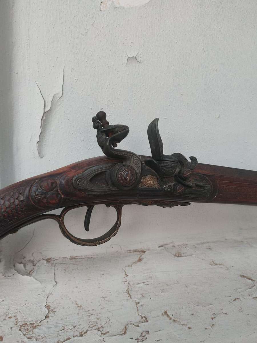 PARIS FLINTLOCK - 1.1 METER - LET THE PICTURES SPEAK FOR THEMSELF! Bid now to avoid disappointment!