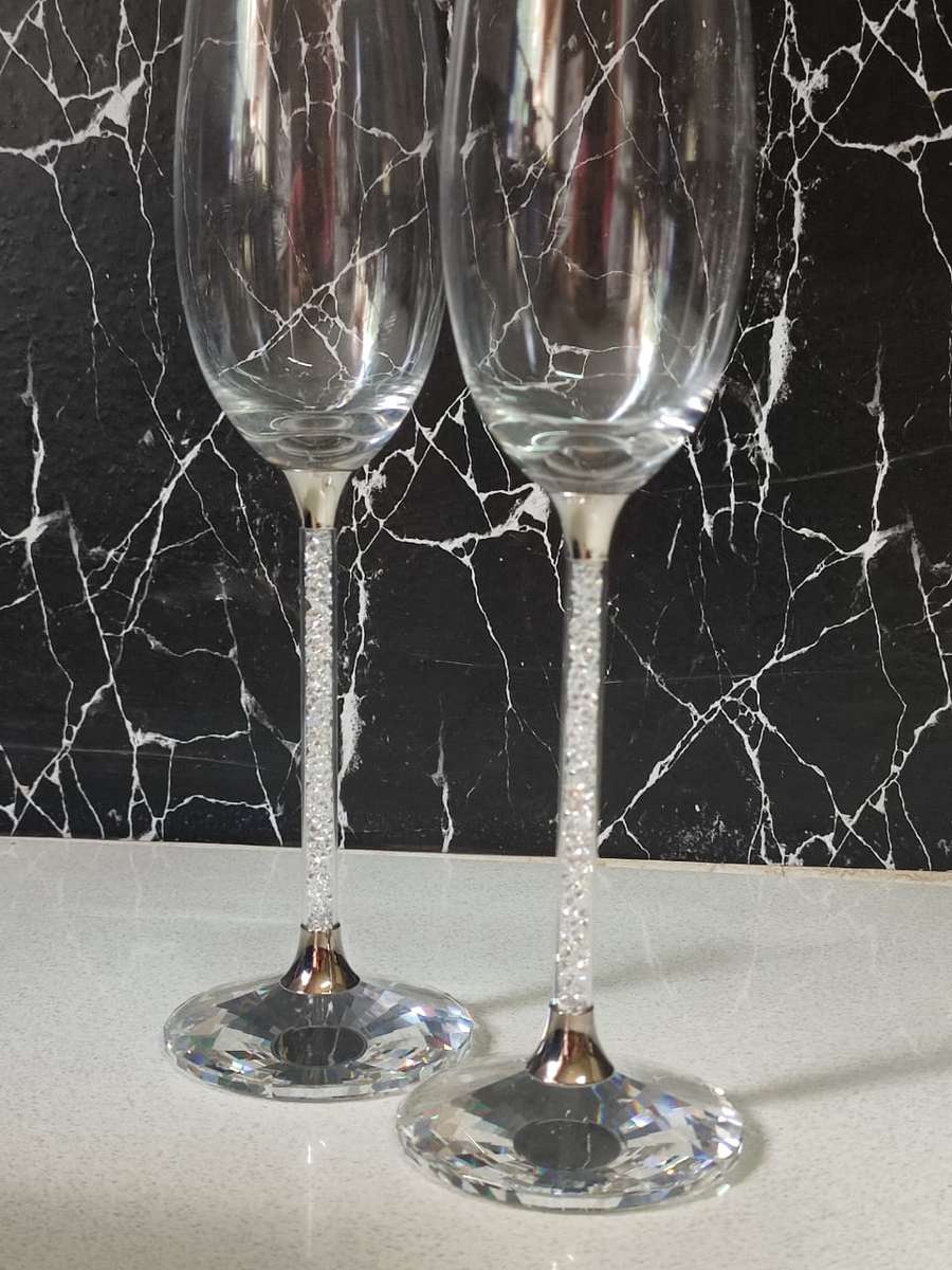 SWARVOSKI - RETAIL R7220,00 - STUNNING CRYSTAL GUT CHAMPER GLASS