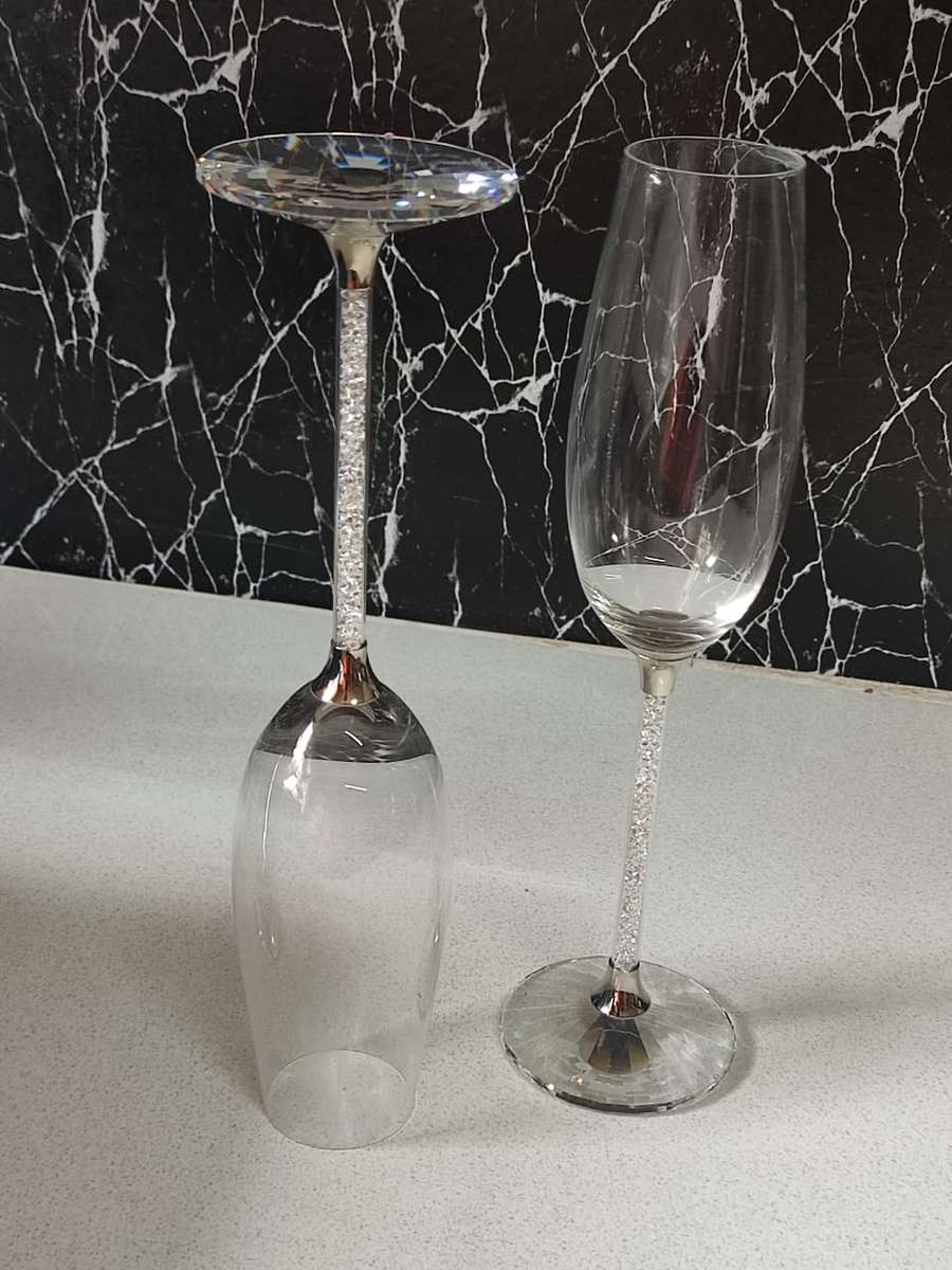 SWARVOSKI - RETAIL R7220,00 - STUNNING CRYSTAL GUT CHAMPER GLASS
