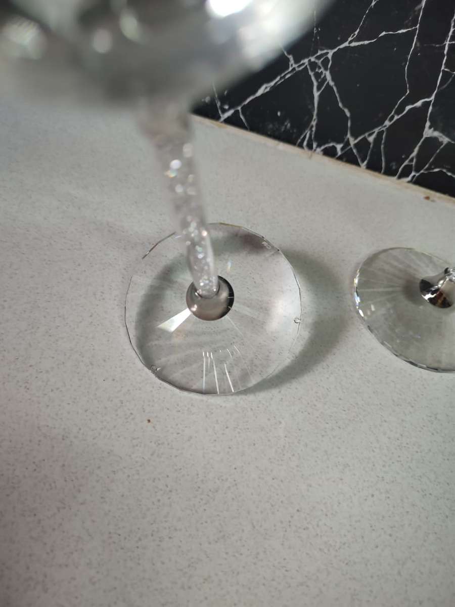 SWARVOSKI - RETAIL R7220,00 - STUNNING CRYSTAL GUT CHAMPER GLASS